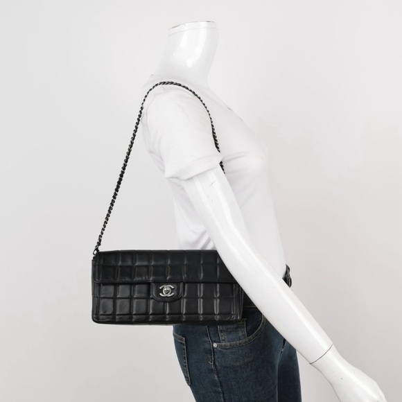 Chanel Leather Chain Shoulder Bag - Picture 4 of 7